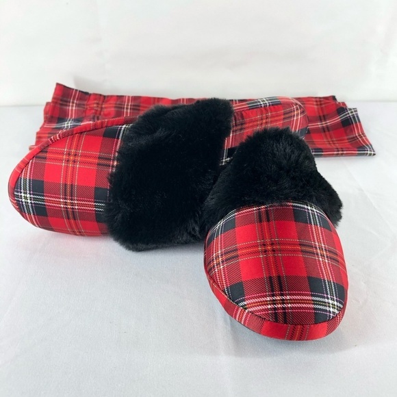 Victoria's Secret Plaid Slippers - Red and Black Size M - Picture 7 of 9